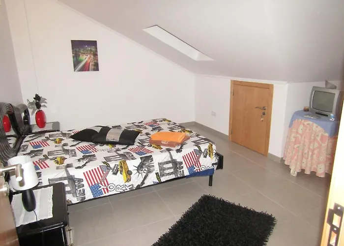 Aguas Furtadas Mario Fanha 公寓 *